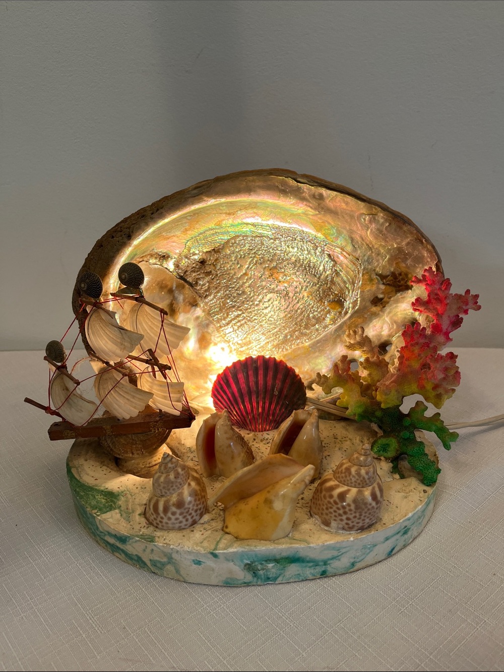 Vintage mid-century seashell TV lamp night light
abalone sailboat coral shells